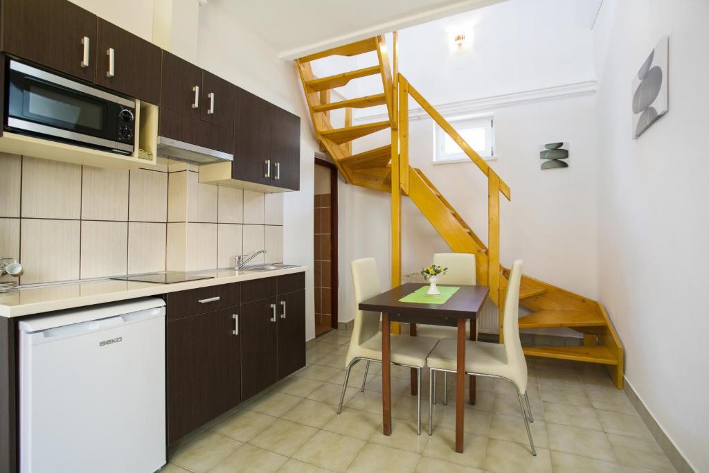 Bathory Apartments - One-Bedroom Deluxe Apartment
