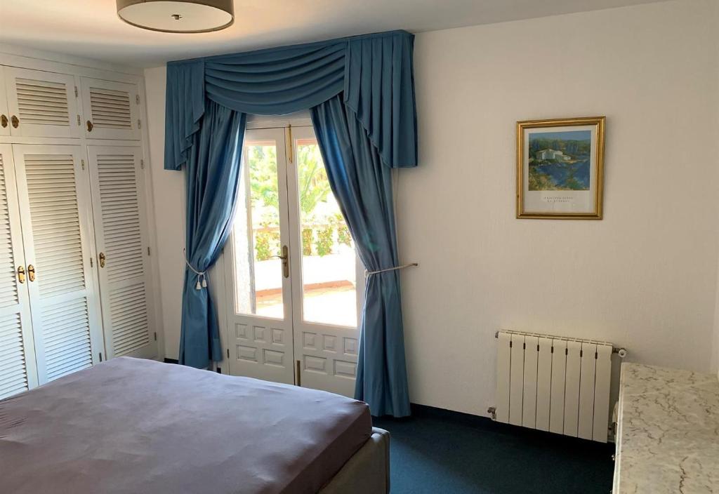 A bed or beds in a room at Casa Pera