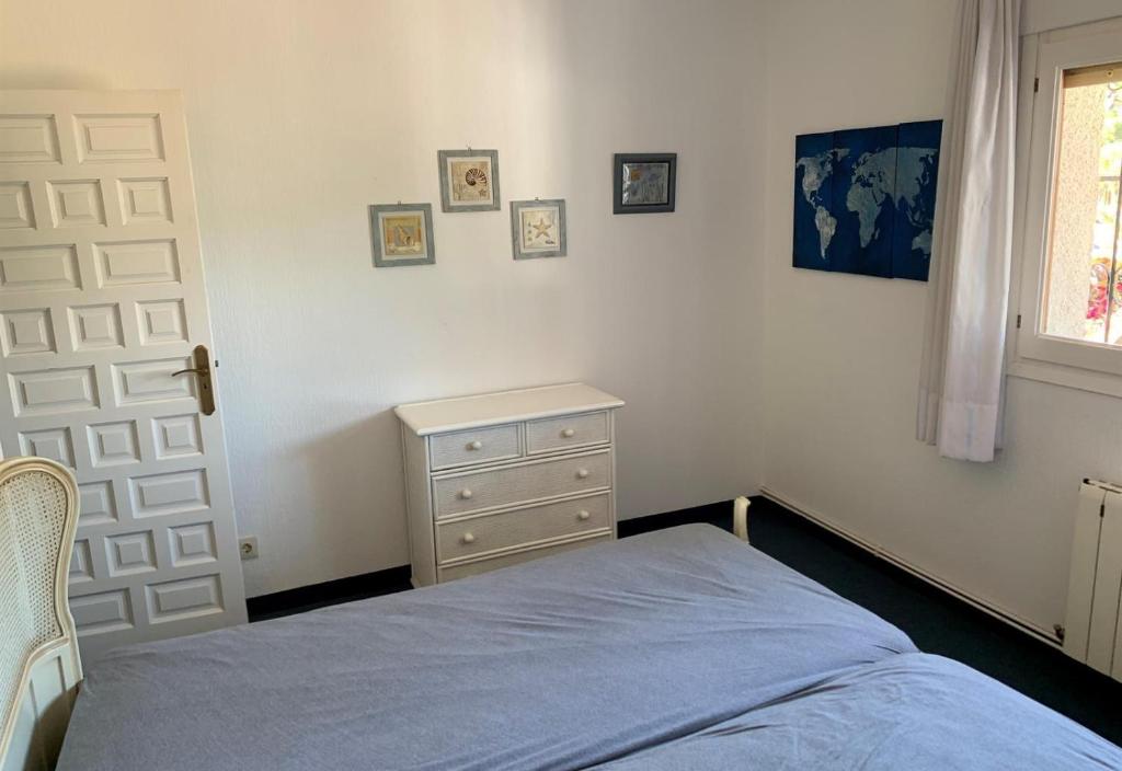 A bed or beds in a room at Casa Pera
