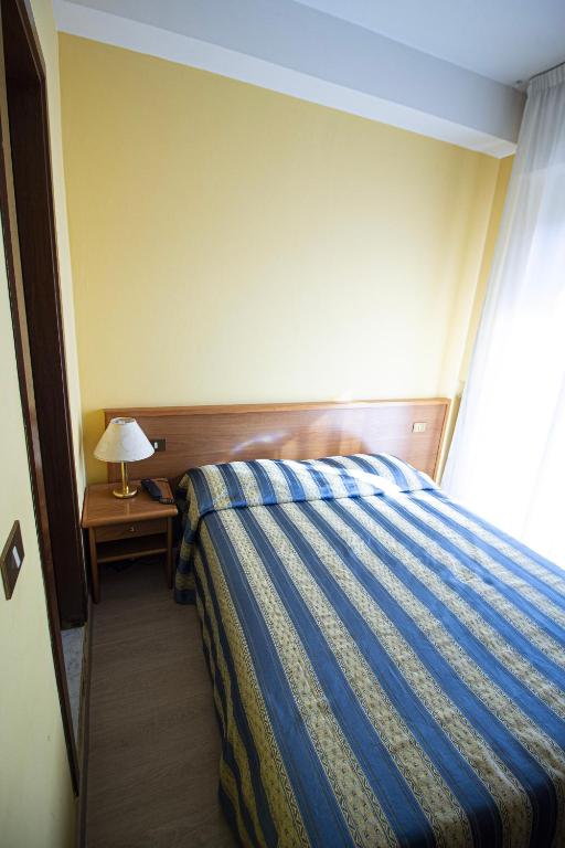 A bed or beds in a room at Hotel PRime - Montecatini