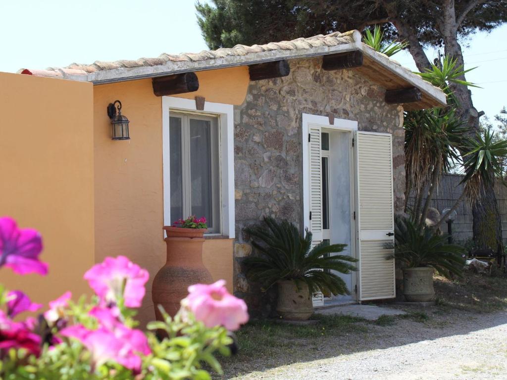 Cozy Cottage in Calasetta Sardinia with garden, SantʼAntìoco Updated
