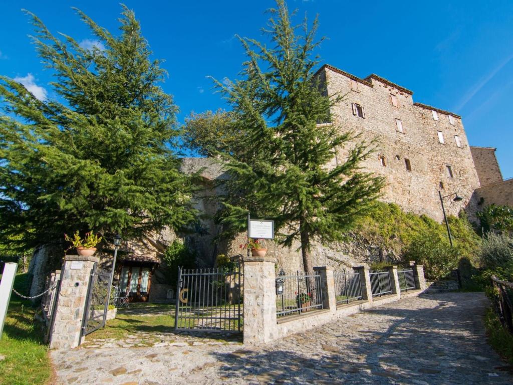 Kép Apartment in Petrella Guidi with Medieval Charm szállásáról Petrella Guidiban a galériában