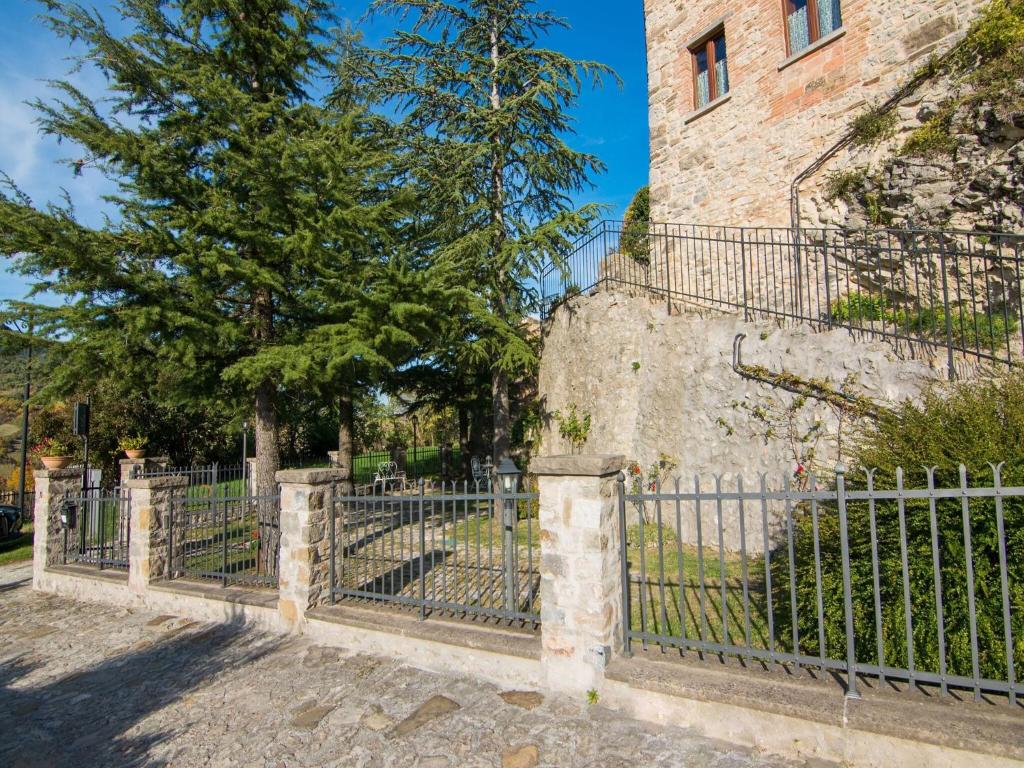 Kép Apartment in Petrella Guidi with Medieval Charm szállásáról Petrella Guidiban a galériában