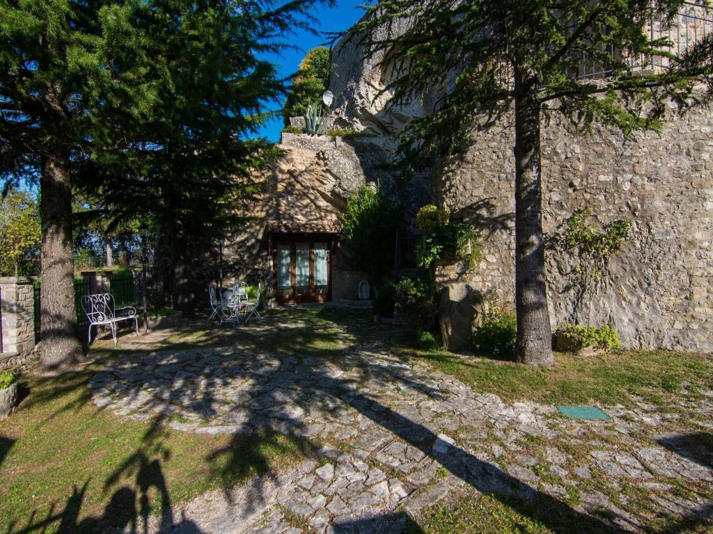 Kép Apartment in Petrella Guidi with Medieval Charm szállásáról Petrella Guidiban a galériában