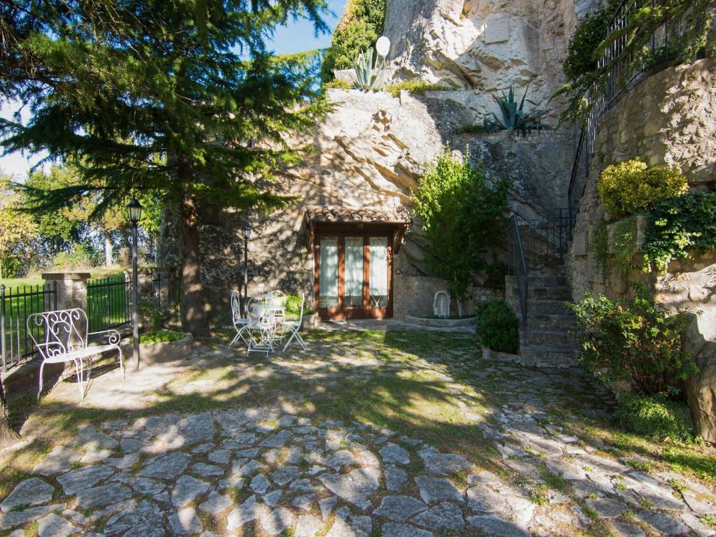 Kép Apartment in Petrella Guidi with Medieval Charm szállásáról Petrella Guidiban a galériában