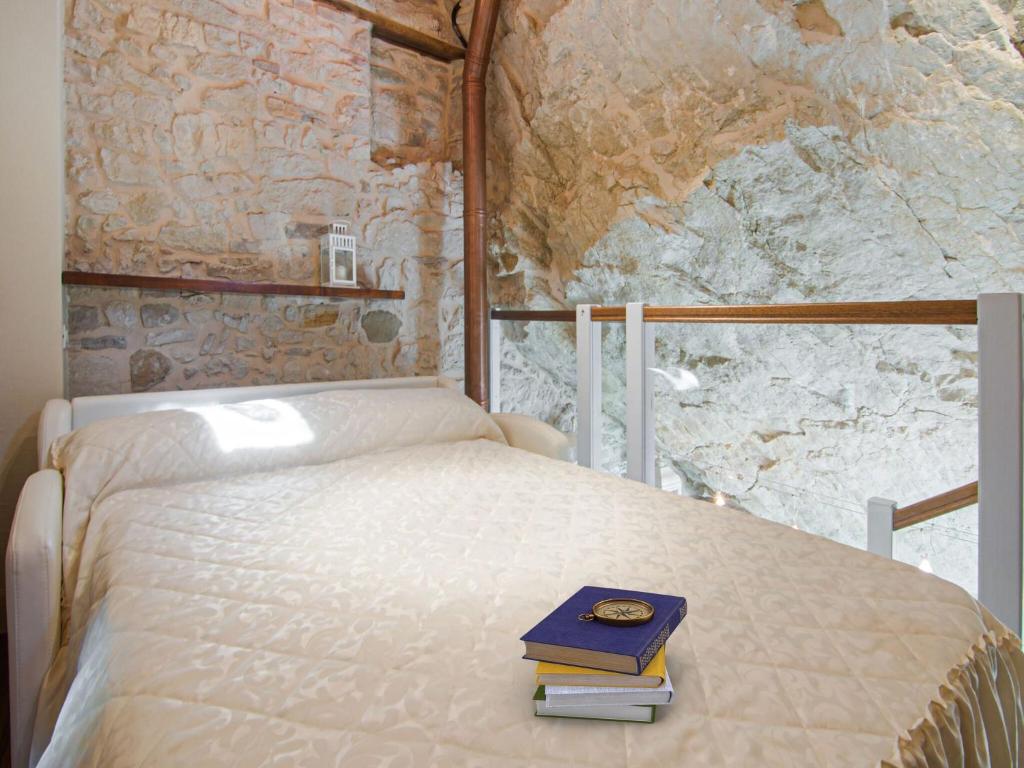 A bed or beds in a room at Apartment in Petrella Guidi with Medieval Charm