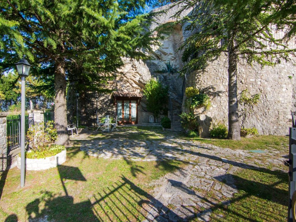 A garden outside Apartment in Petrella Guidi with Medieval Charm