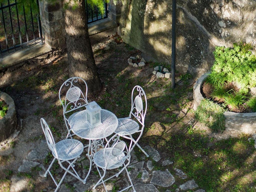 A garden outside Apartment in Petrella Guidi with Medieval Charm