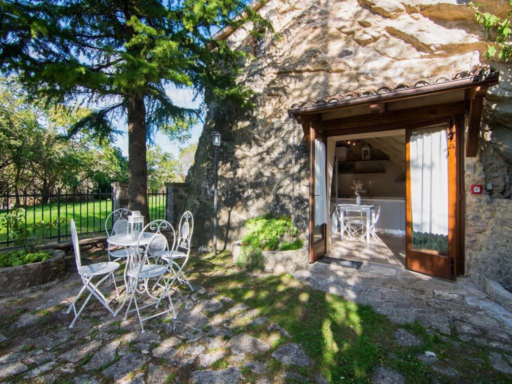 A garden outside Apartment in Petrella Guidi with Medieval Charm