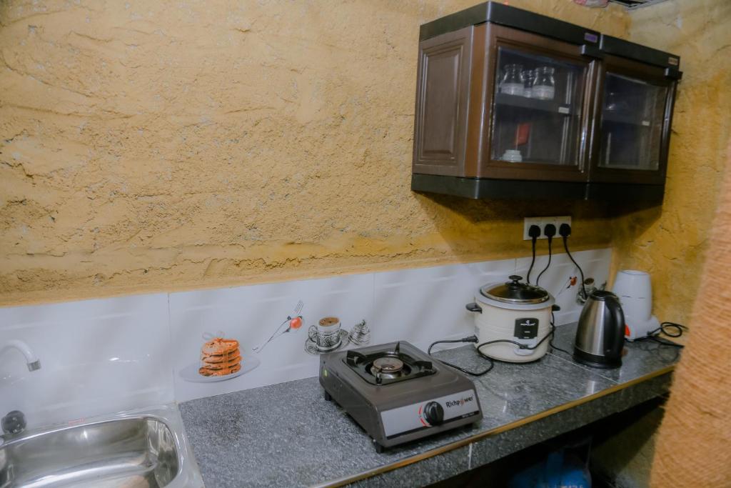 Kuchyň nebo kuchyňský kout v ubytování Ruwan Jungle Homestay