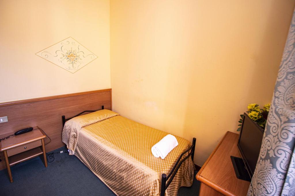 A bed or beds in a room at Hotel PRime - Montecatini