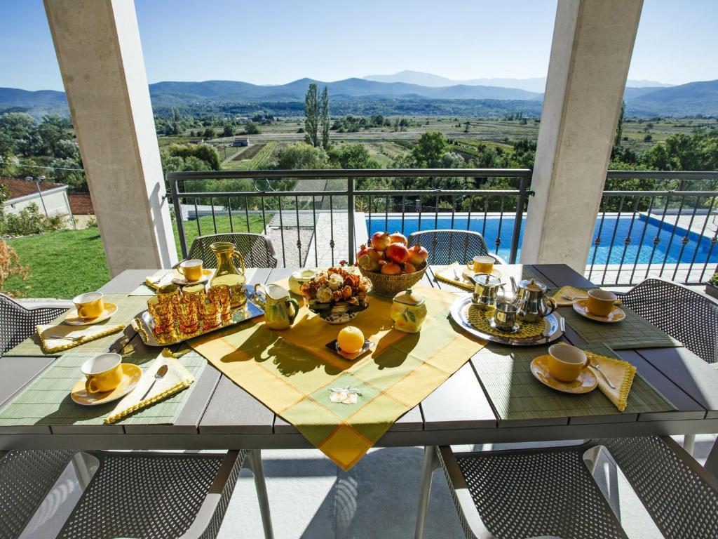 Fotografia z galérie ubytovania Splendid villa with panoramic view v destinácii Donja Glavina