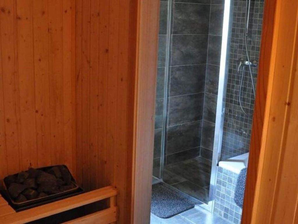 Koupelna v ubytování Spacious Holiday Home in Dlouhý with Sauna