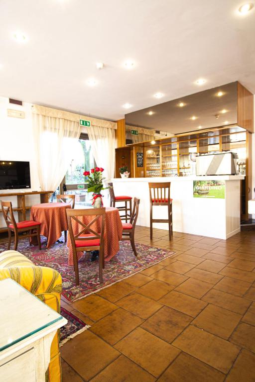A kitchen or kitchenette at Hotel PRime - Montecatini