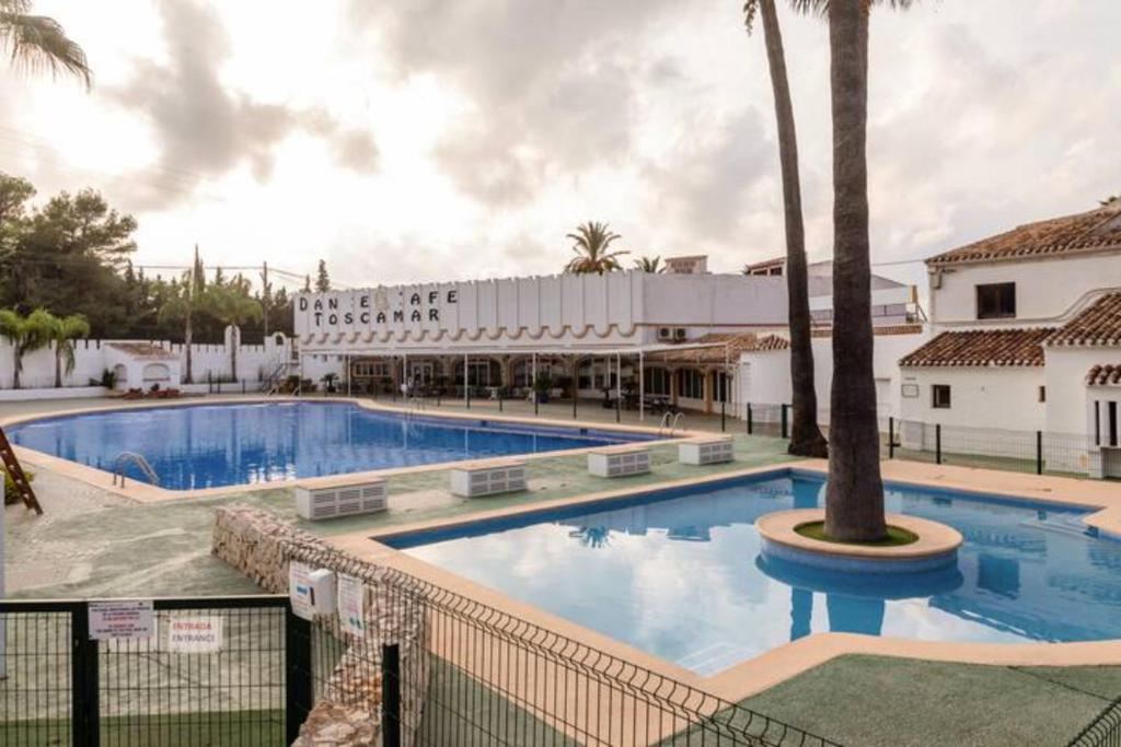 Bazén v ubytovaní Cala Blanca Javea/Residence, beach, pool, tenis A/C alebo v jeho blízkosti