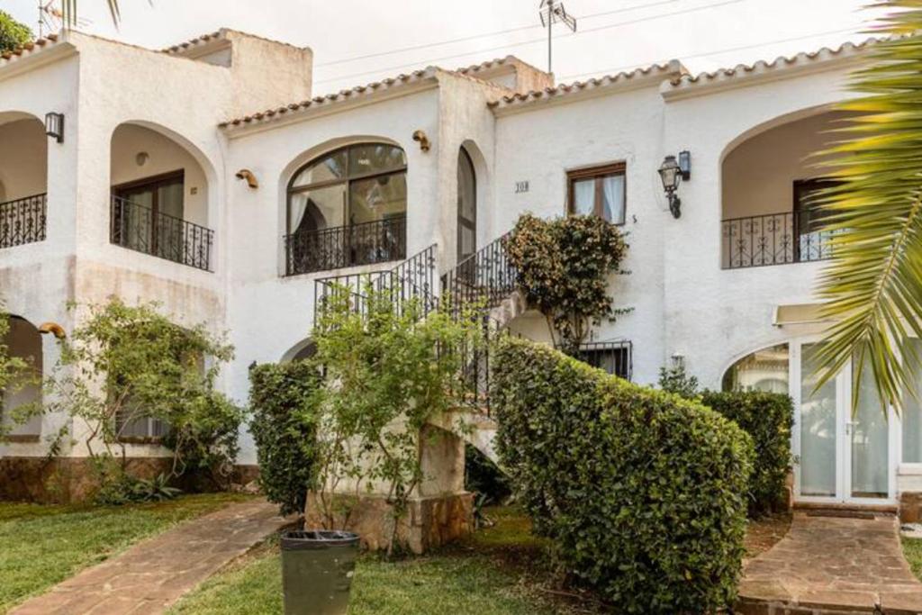 Vonkajšia záhrada v ubytovaní Cala Blanca Javea/Residence, beach, pool, tenis A/C
