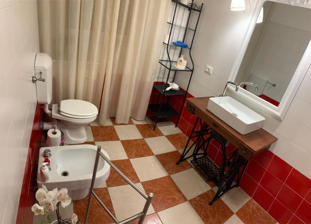 A bathroom at St Paul House Boutique & Apartment