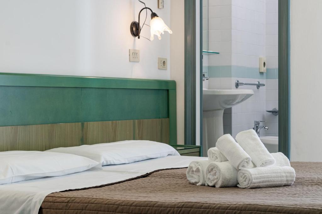 Postel nebo postele na pokoji v ubytování Esedra Hotel