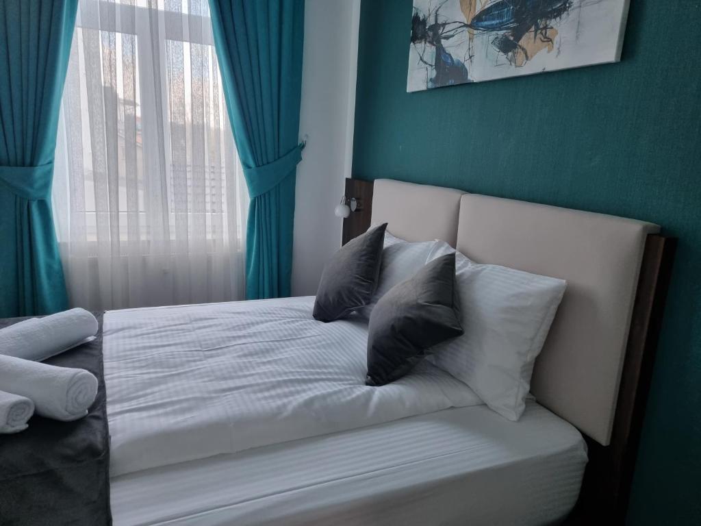 Postel nebo postele na pokoji v ubytování A&F Hotel Chemnitz