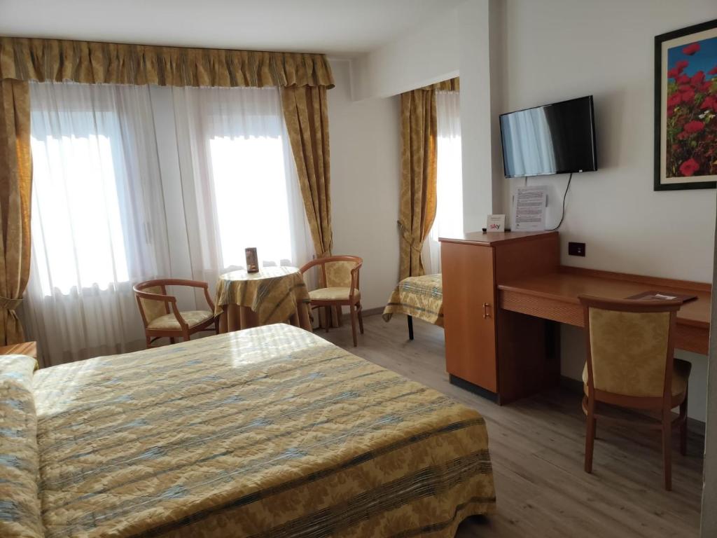 TV a/nebo společenská místnost v ubytování Hotel Galant