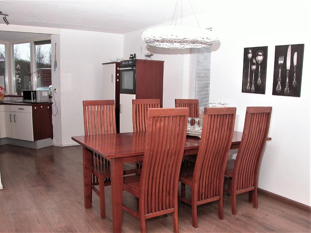 Peaceful Holiday Home in Zeewolde with Swimming Pool