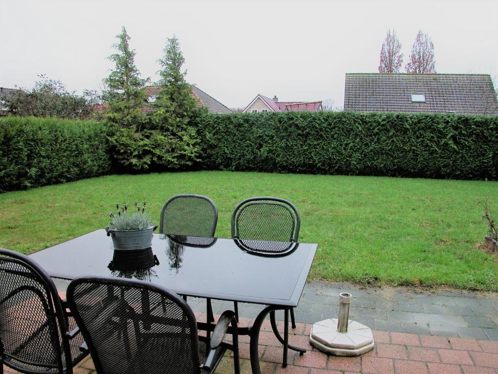 Peaceful Holiday Home in Zeewolde with Swimming Pool