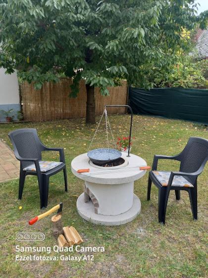 Zahrada ubytování Írisz Apartman