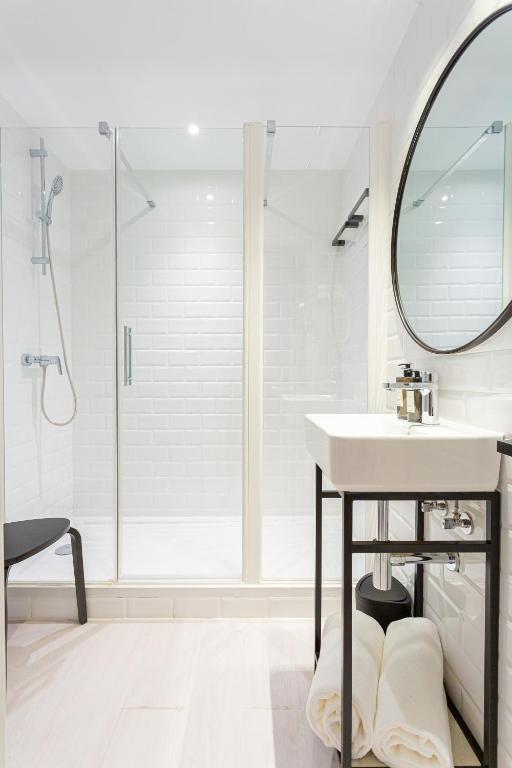 Fly Rooms Madrid Airport - 11