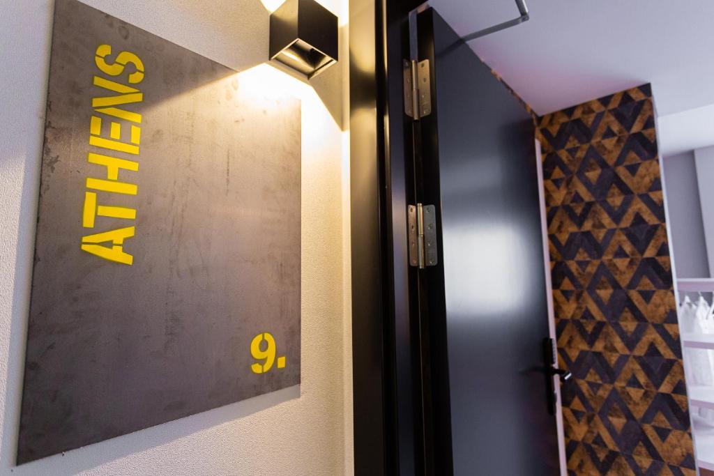 Fly Rooms Madrid Airport - 12