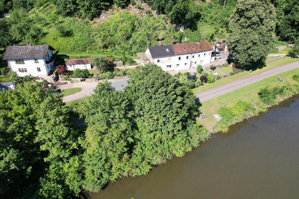 an aerial view of a house and a river at Ferienwohnung Leit'n Heisl in Essing