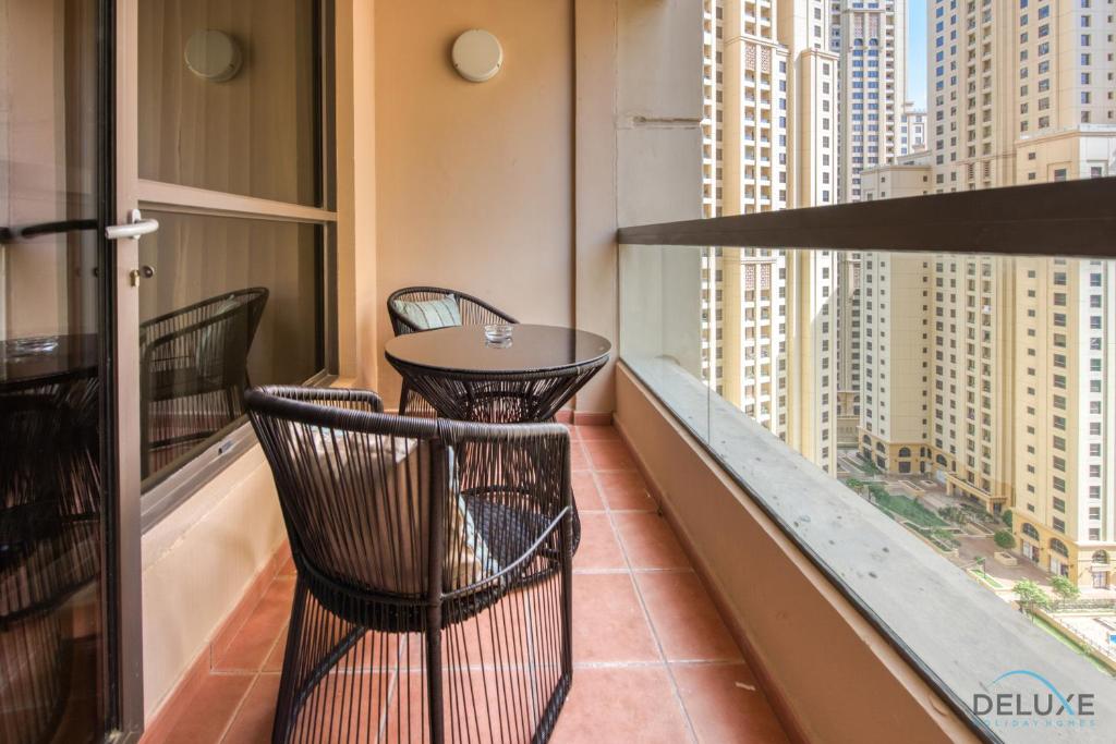 Balkón nebo terasa v ubytování Spacious 3BR Apartment with Assistant Room in Sadaf 5 JBR by Deluxe Holiday Homes