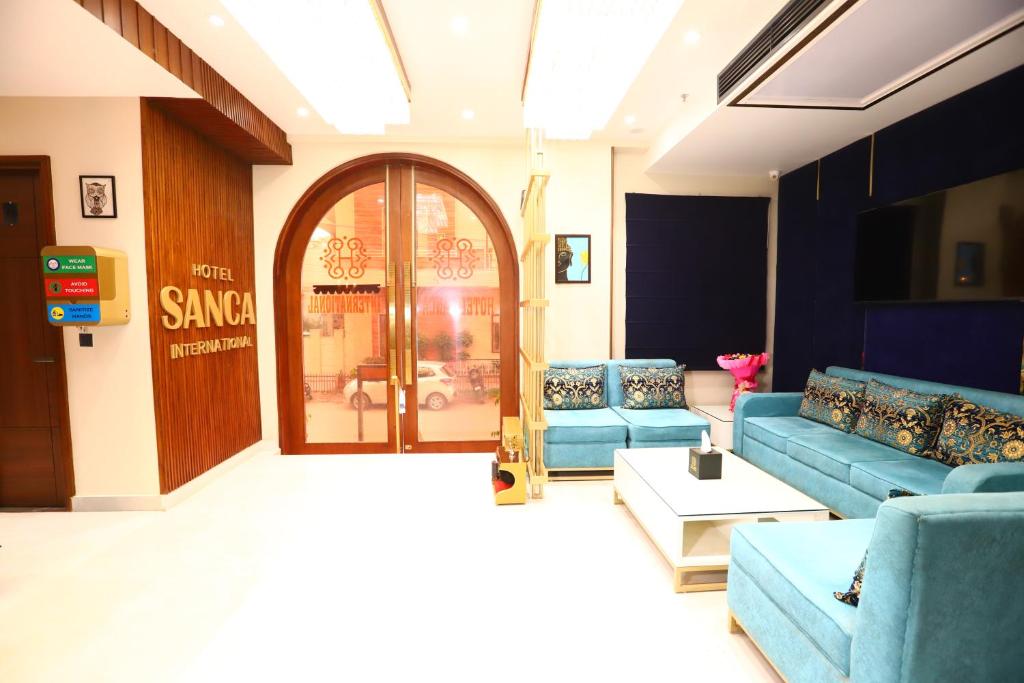 Posezení v ubytování Sanca International Hotel in Patel Nagar Delhi