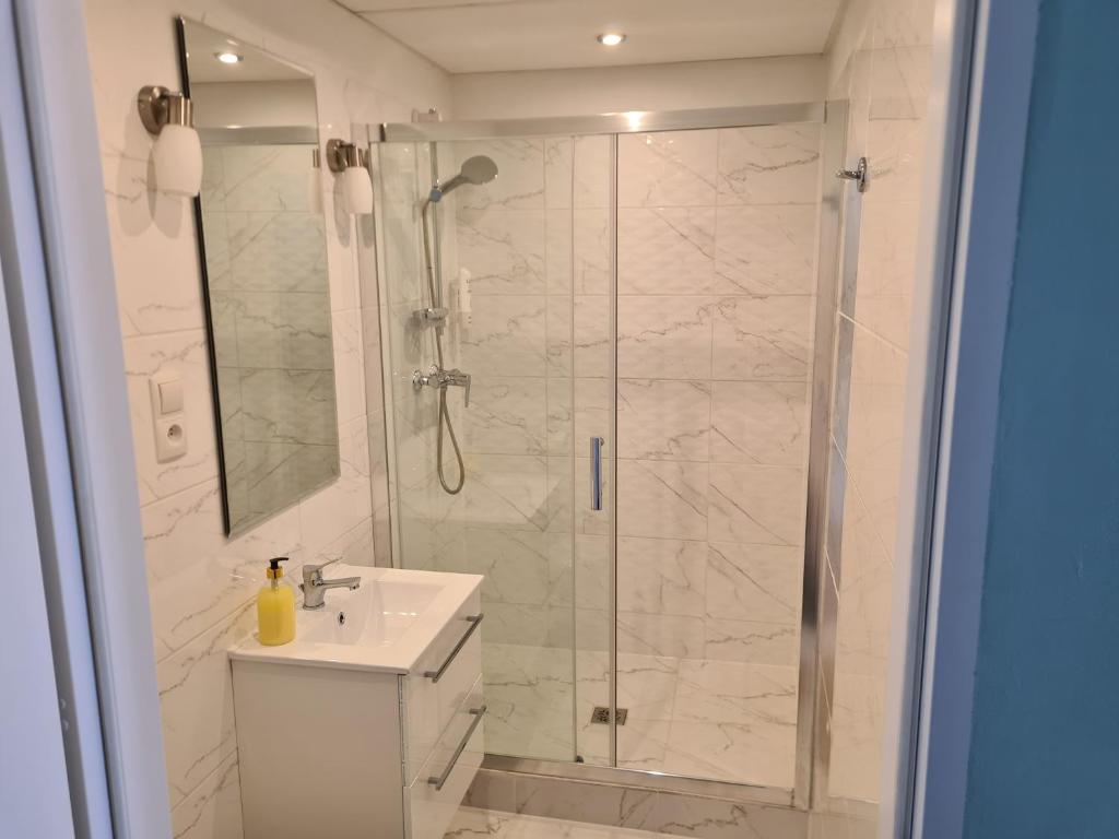 ApartHotel Katowice - Deluxe Rooms with King Beds, City Center, Free Wifi! - 4