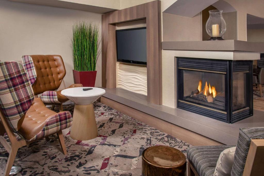 Sonesta ES Suites Baltimore BWI Airport photo