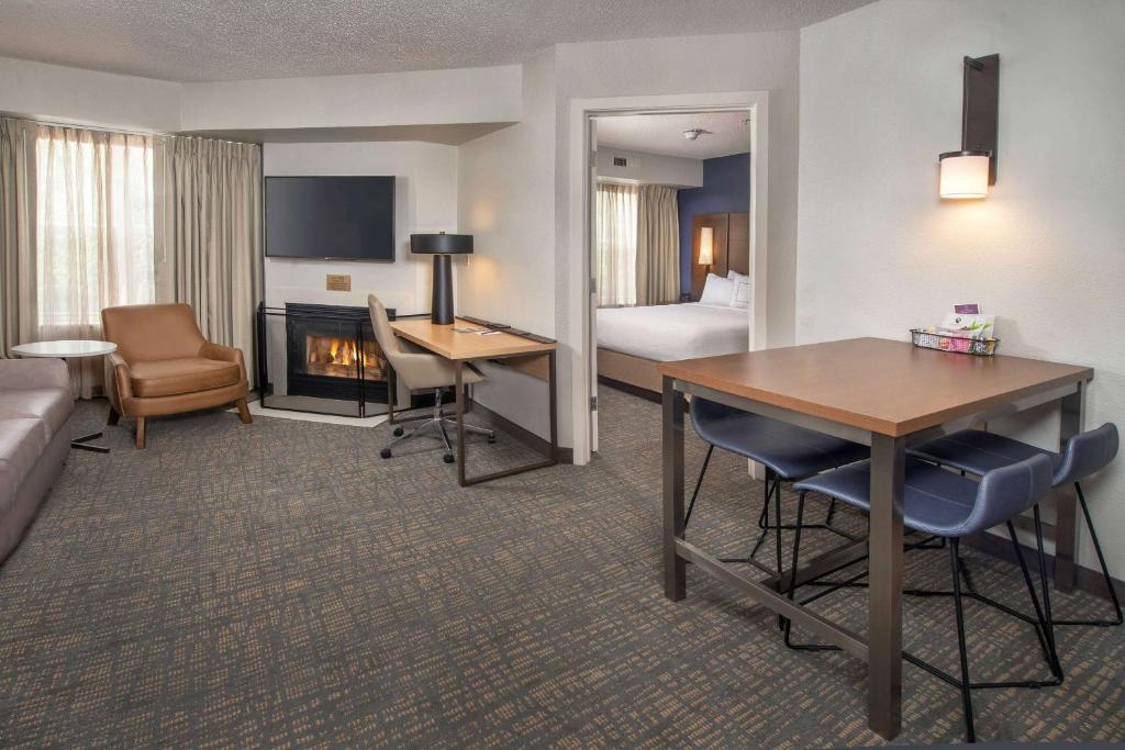 Sonesta ES Suites Baltimore BWI Airport photo