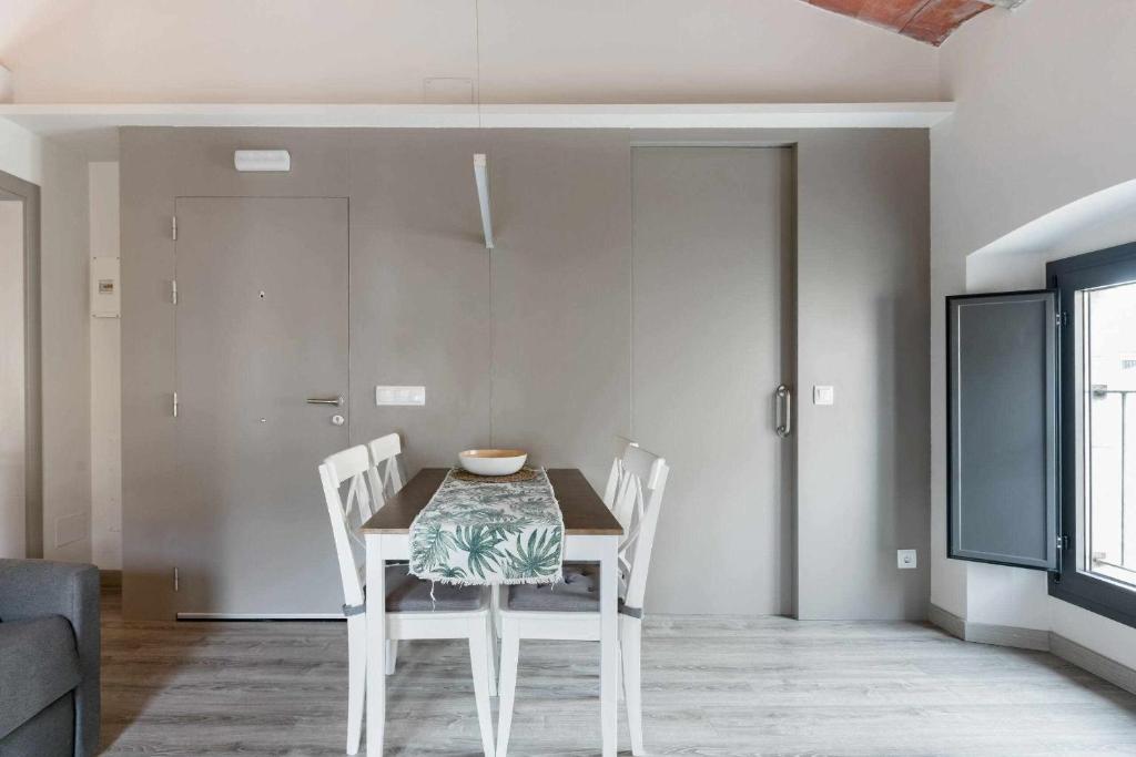 Posezení v ubytování Revitalized Apartment in Historical Building