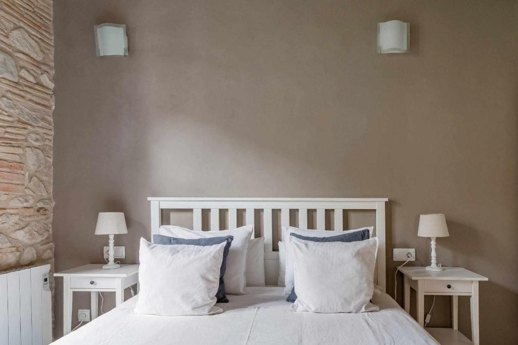 Posteľ alebo postele v izbe v ubytovaní Bonaventura 4 Restored Apartment in Heart of City