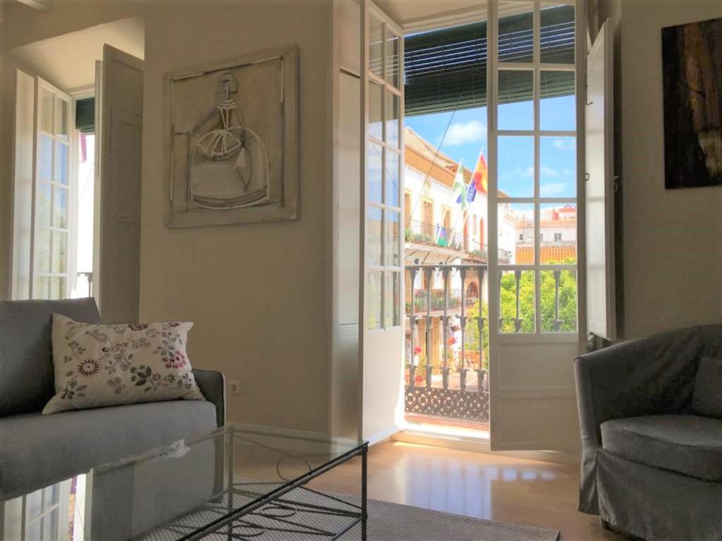 a living room with a couch and a glass table at Apartamento Plaza de Los Naranjos Marbella in Marbella