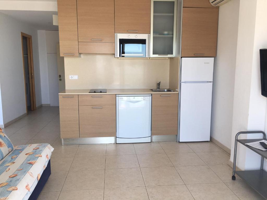 Kuchyň nebo kuchyňský kout v ubytování Apartaments Les Roques