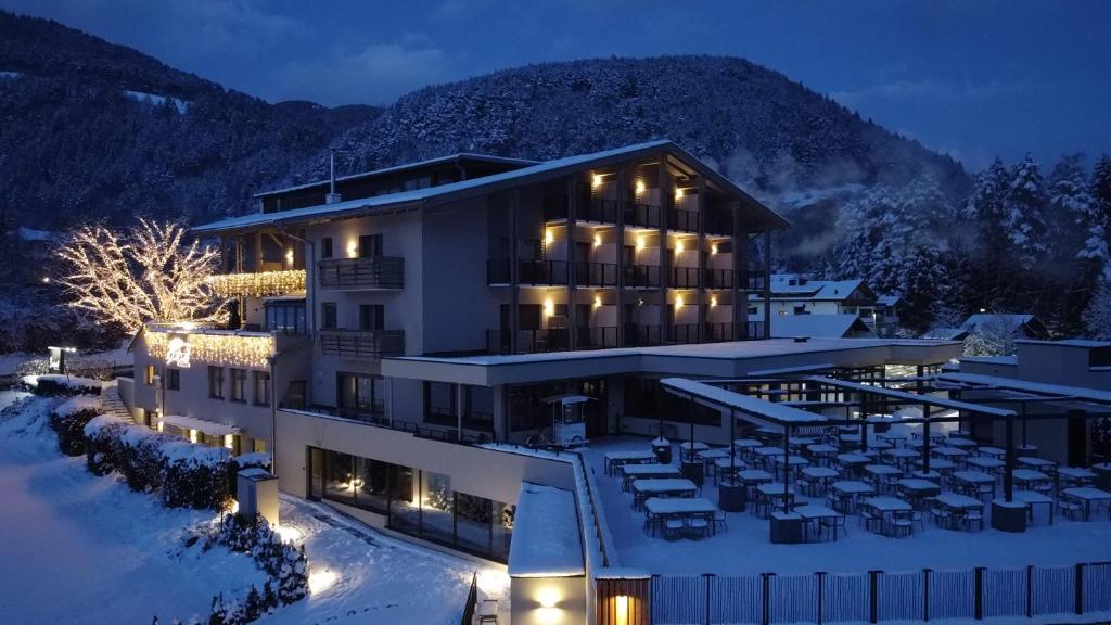 Nespecifikovaný výhled na hory nebo výhled na hory při pohledu z hotelu