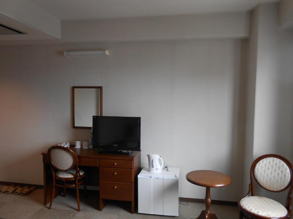 A television and/or entertainment centre at Select Inn Mishima