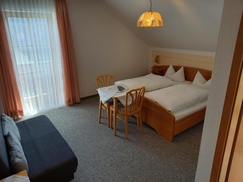 Postel nebo postele na pokoji v ubytování Lallinger Hof