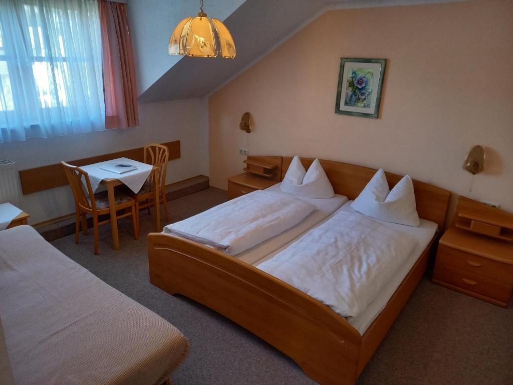 Postel nebo postele na pokoji v ubytování Lallinger Hof