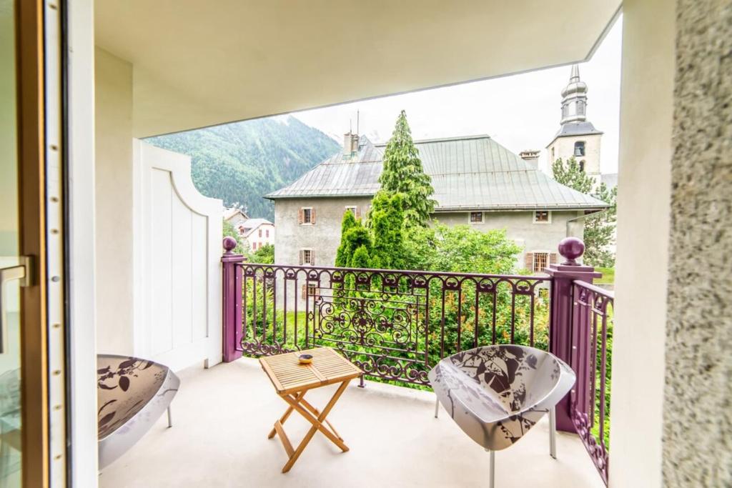 a balcony with a view of a castle at 3-bedroom flat in the city centre in Chamonix