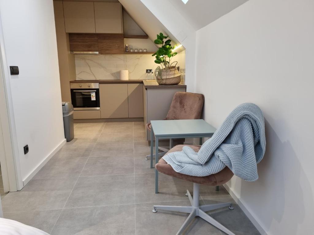 Parliament View Apartments - Standard Family Room