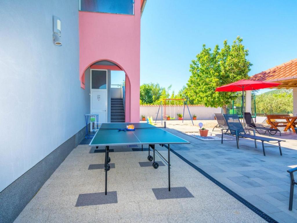 Stolný tenis v ubytovaní Holiday Home Marinela alebo v jeho okolí