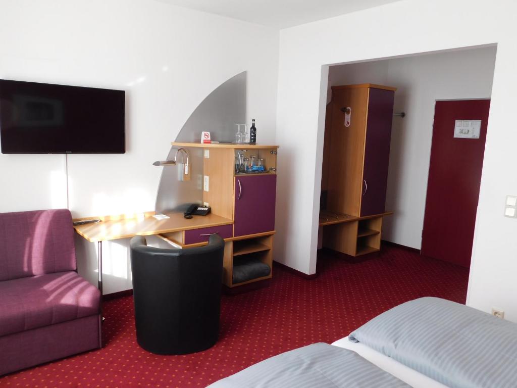Hotel KonradP Holzkirchen - Habitación Doble Con Balcón