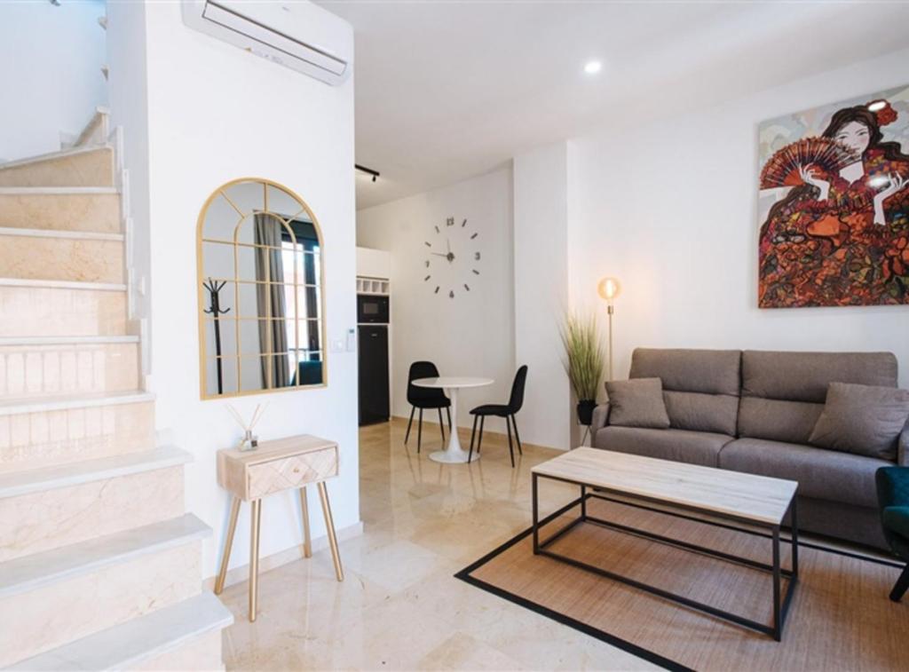 Część wypoczynkowa w obiekcie Guardamino Dúplex Suite Apartment