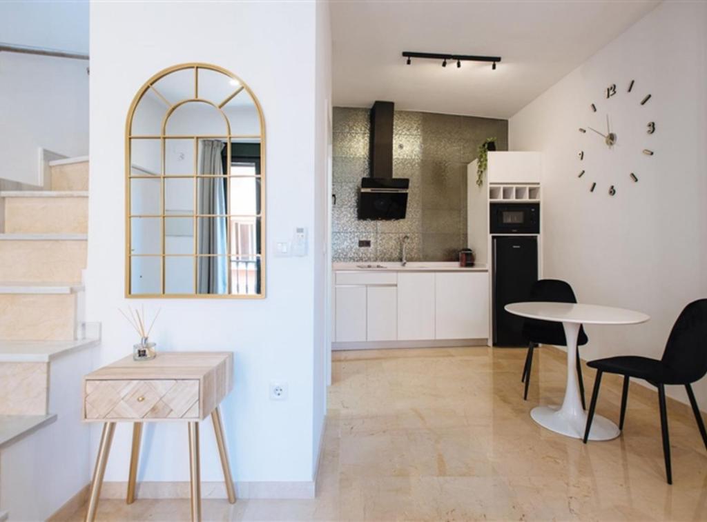 Kuchnia lub aneks kuchenny w obiekcie Guardamino Dúplex Suite Apartment