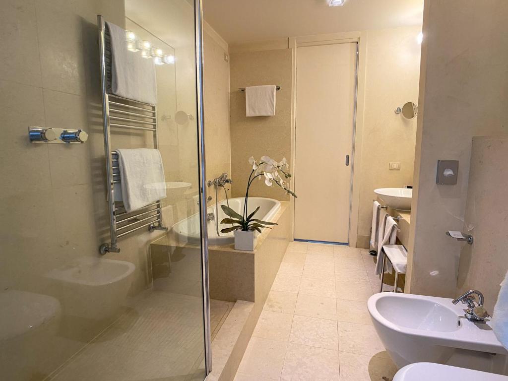 Łazienka w obiekcie Best Western Plus Hotel Le Favaglie